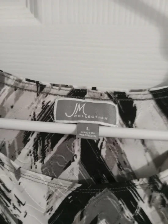 JM Collection Black and White And Gray Brushstroke Tunic - Picture 2 of 4